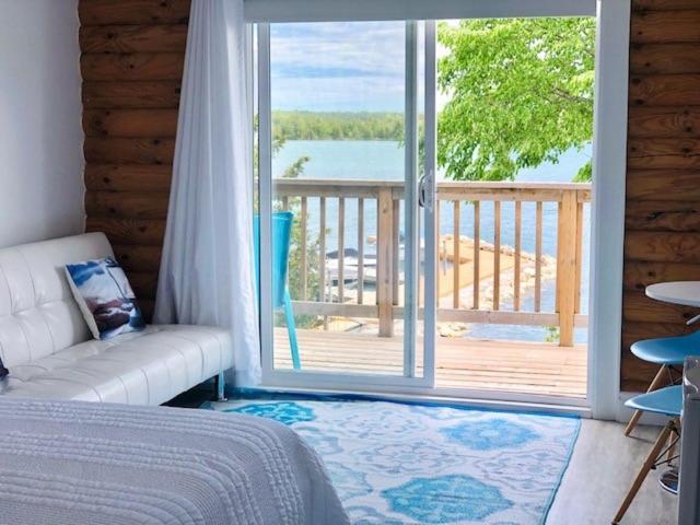 Tamarac Island Motel Stokes Bay Экстерьер фото