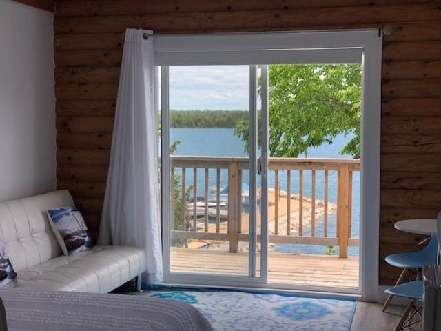 Tamarac Island Motel Stokes Bay Экстерьер фото